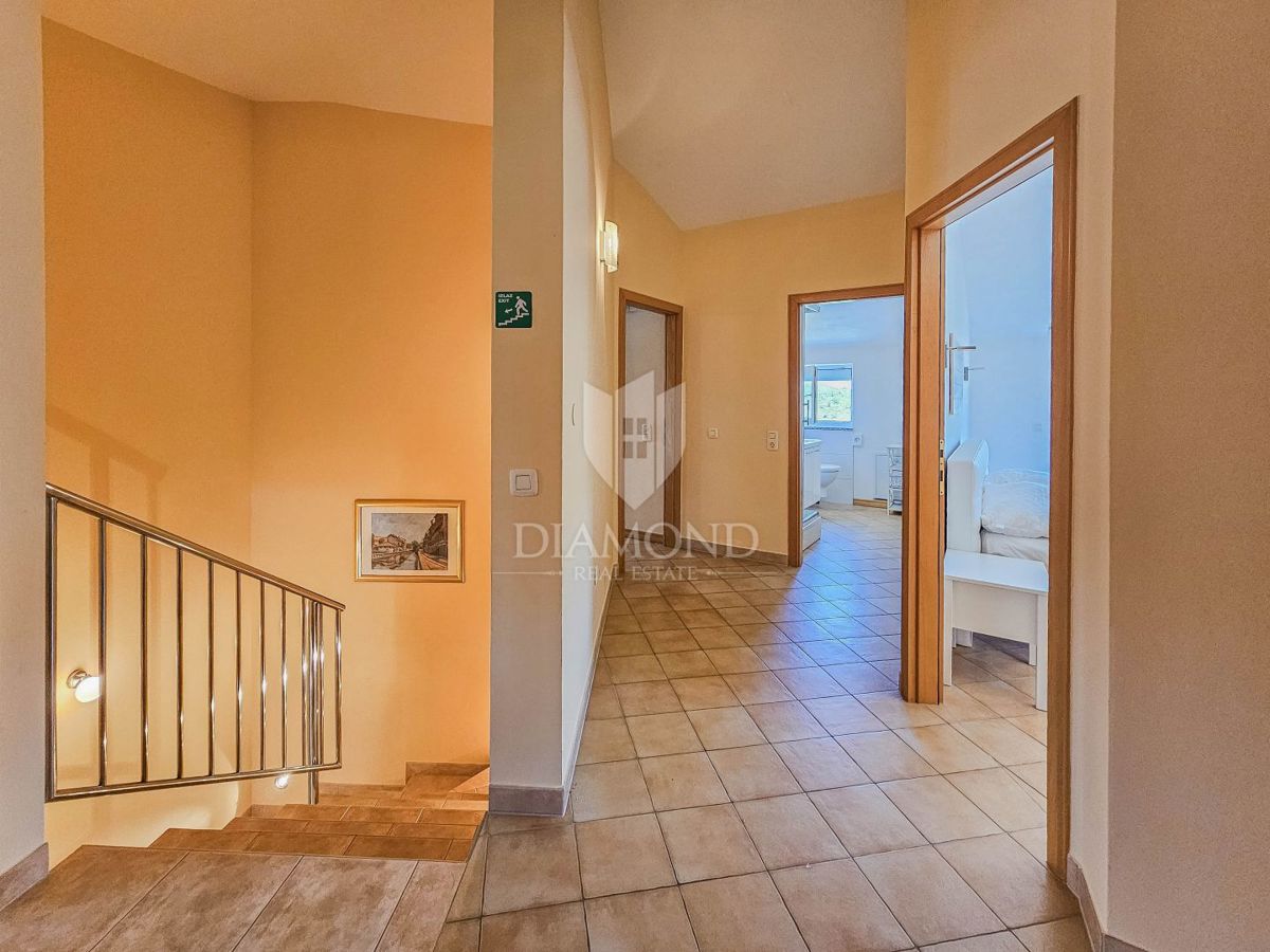 Momjan, idilična vila s panoramskim razgledom!