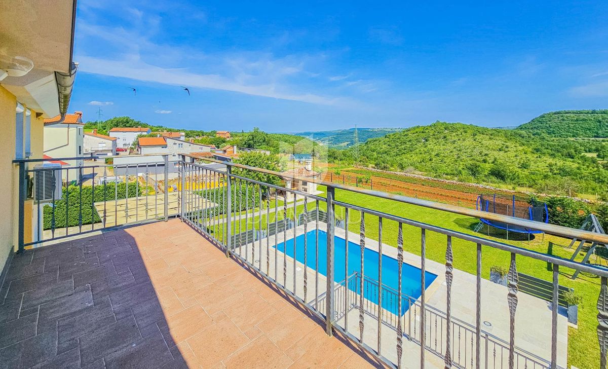 Momjan, idilična vila s panoramskim razgledom!
