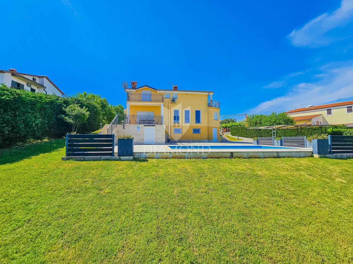 Momjan, idilična vila s panoramskim razgledom!