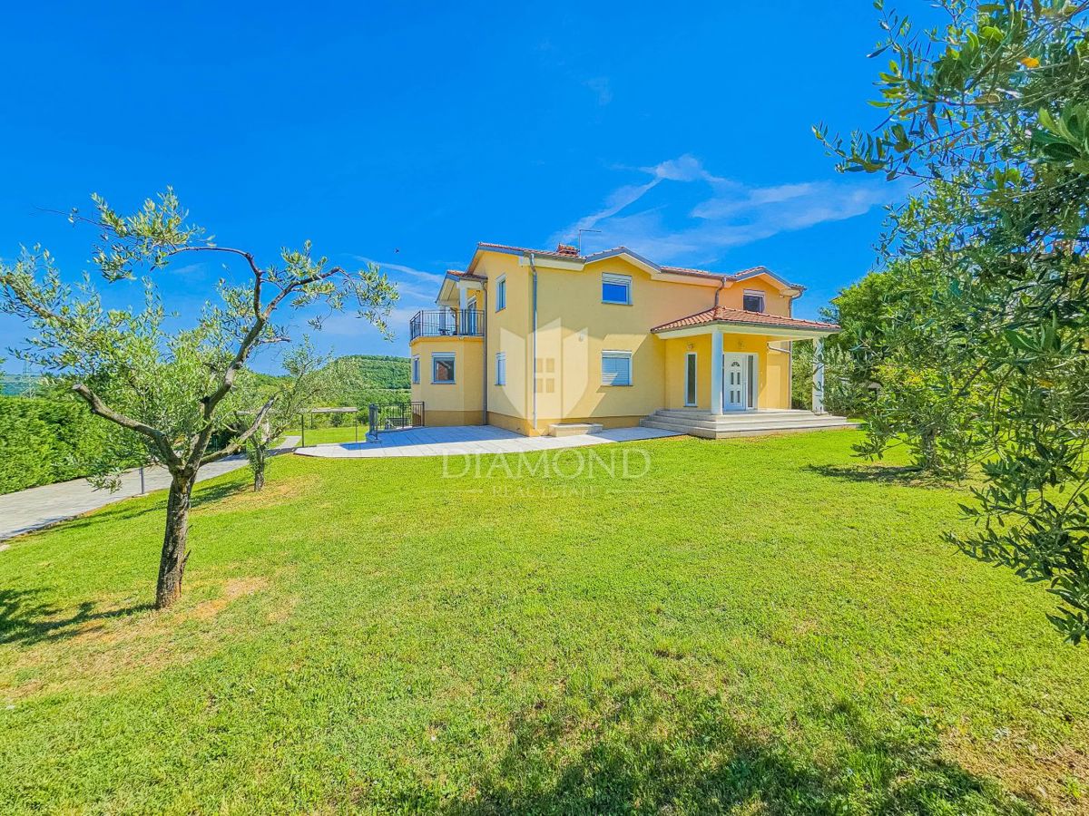Momjan, idilična vila s panoramskim razgledom!