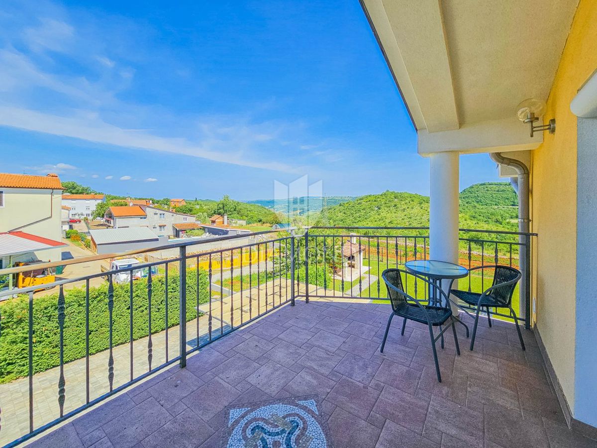 Momjan, idilična vila s panoramskim razgledom!