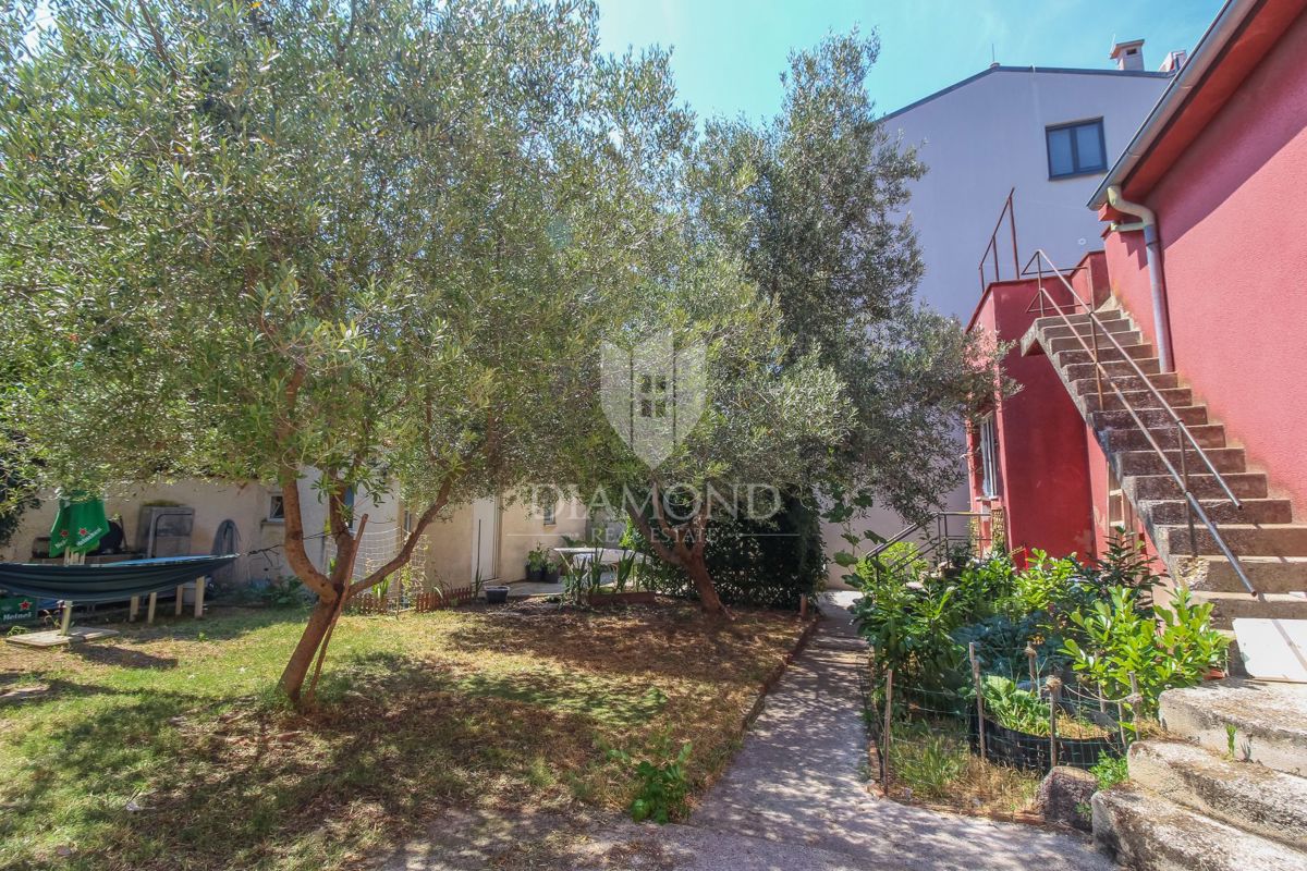 Pula, center, avstro-ogrska vila z dvema stanovanjema