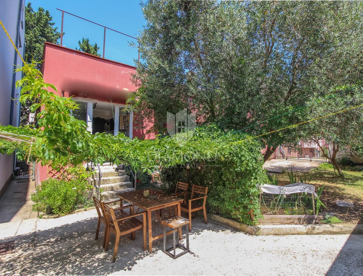 Pula, center, avstro-ogrska vila z dvema stanovanjema