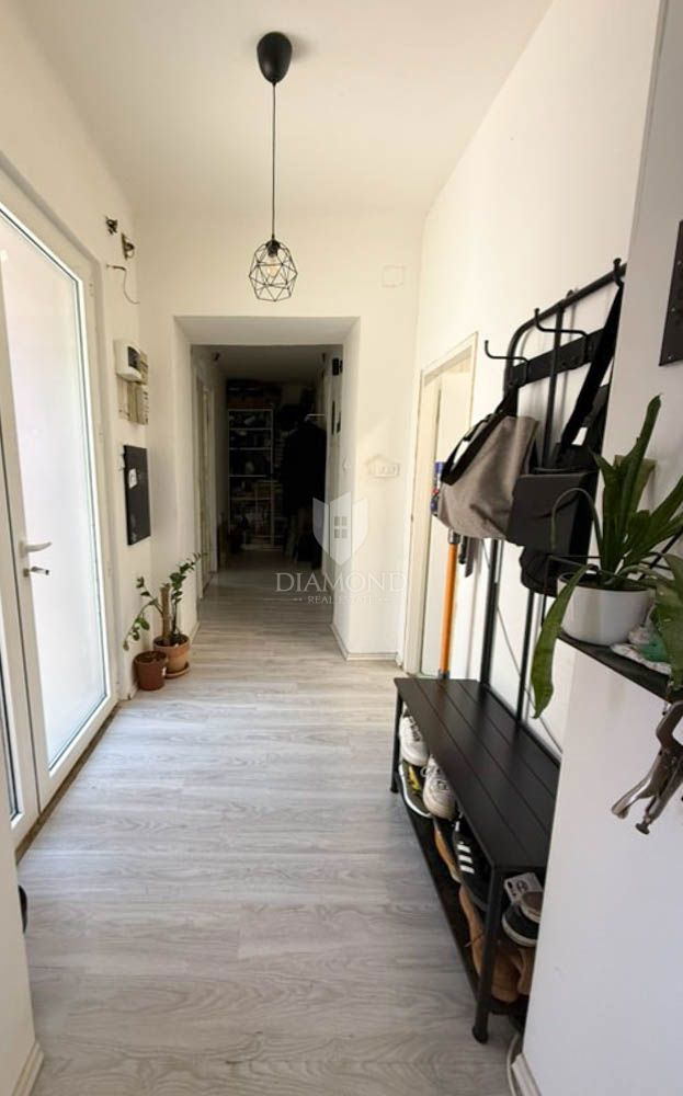 Pula, center, avstro-ogrska vila z dvema stanovanjema