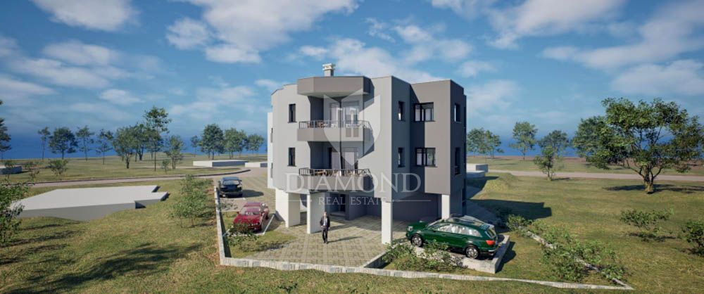 Prostorno novo stanovanje s 4 terasami v bližini plaže, Štinjan! 