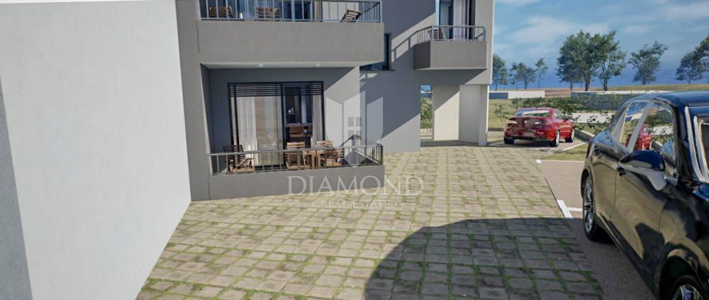 Prostorno novo stanovanje s 4 terasami v bližini plaže, Štinjan! 
