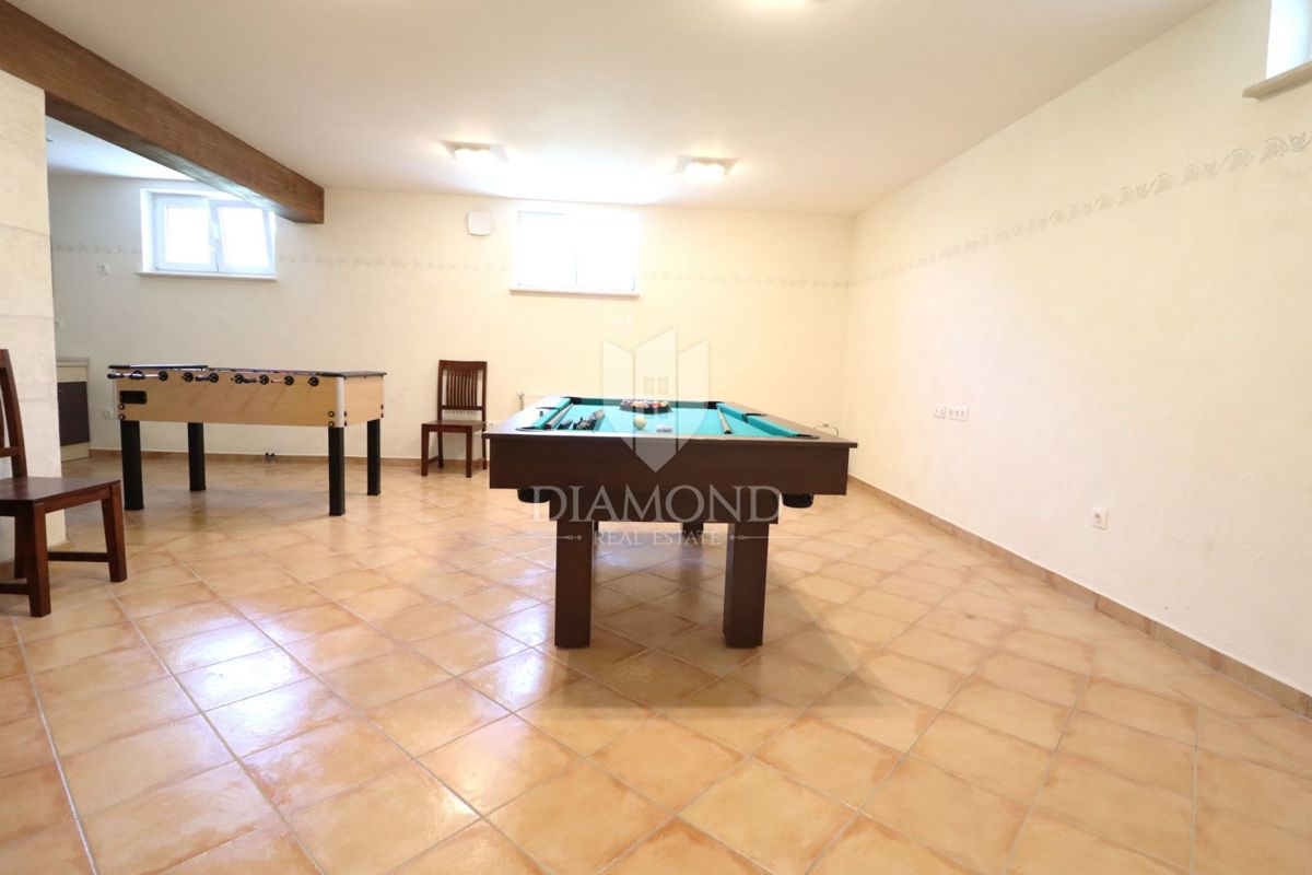 Poreč, okolica: Redkost! Hiša za bivanje in investicijo
