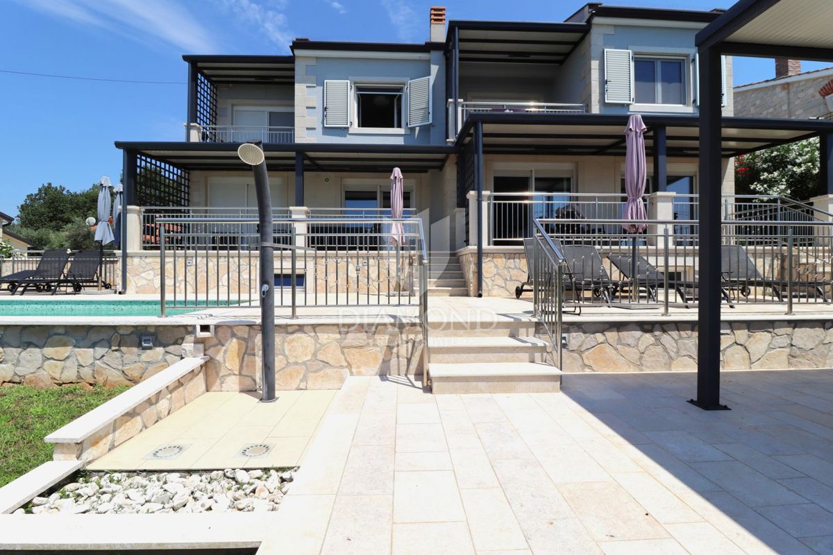 Poreč, okolica: Redkost! Hiša za bivanje in investicijo