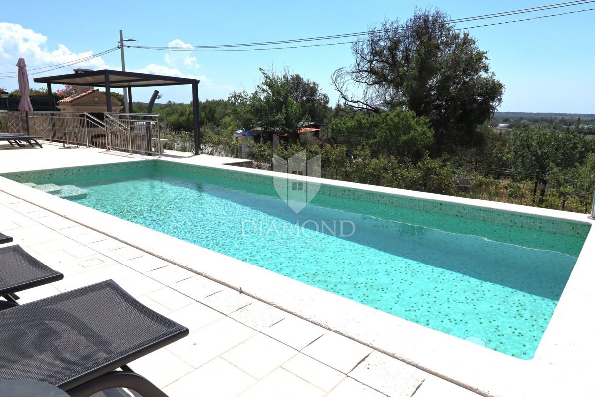 Poreč, okolica: Redkost! Hiša za bivanje in investicijo