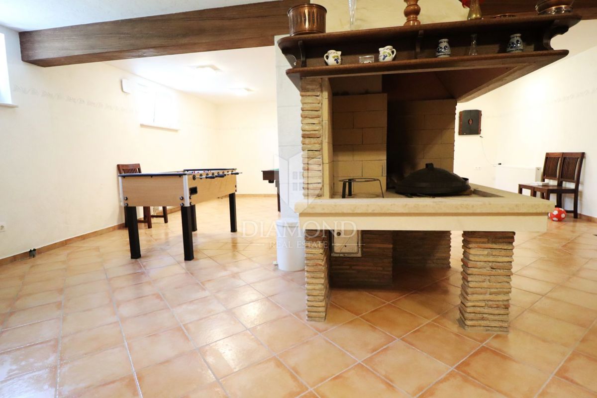 Poreč, okolica: Redkost! Hiša za bivanje in investicijo