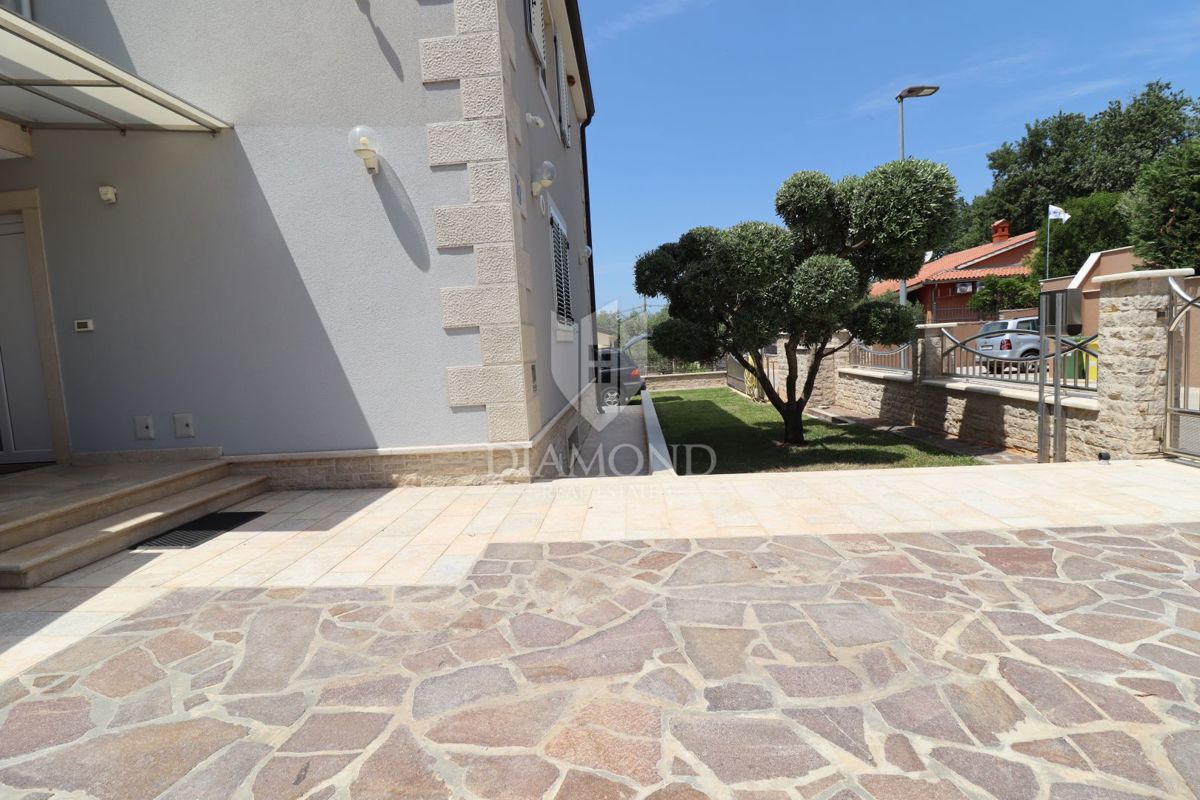 Poreč, okolica: Redkost! Hiša za bivanje in investicijo