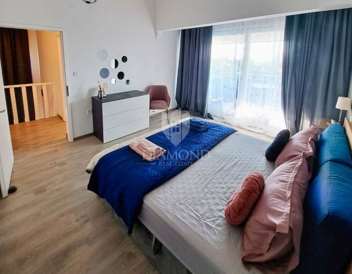 Poreč, okolica, prostorna hiša na iskani lokaciji