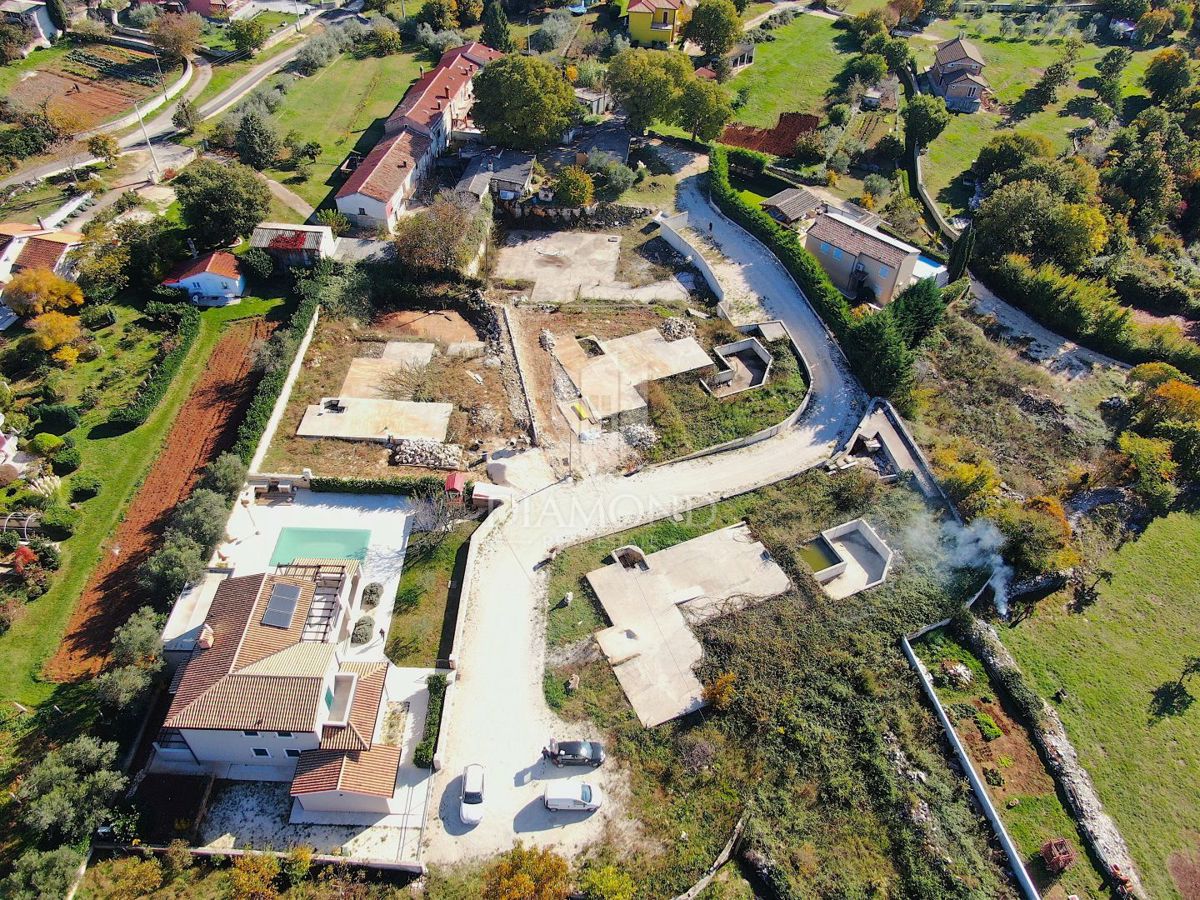 Okolica Svetvinčenta, gradbena parcela s projektom