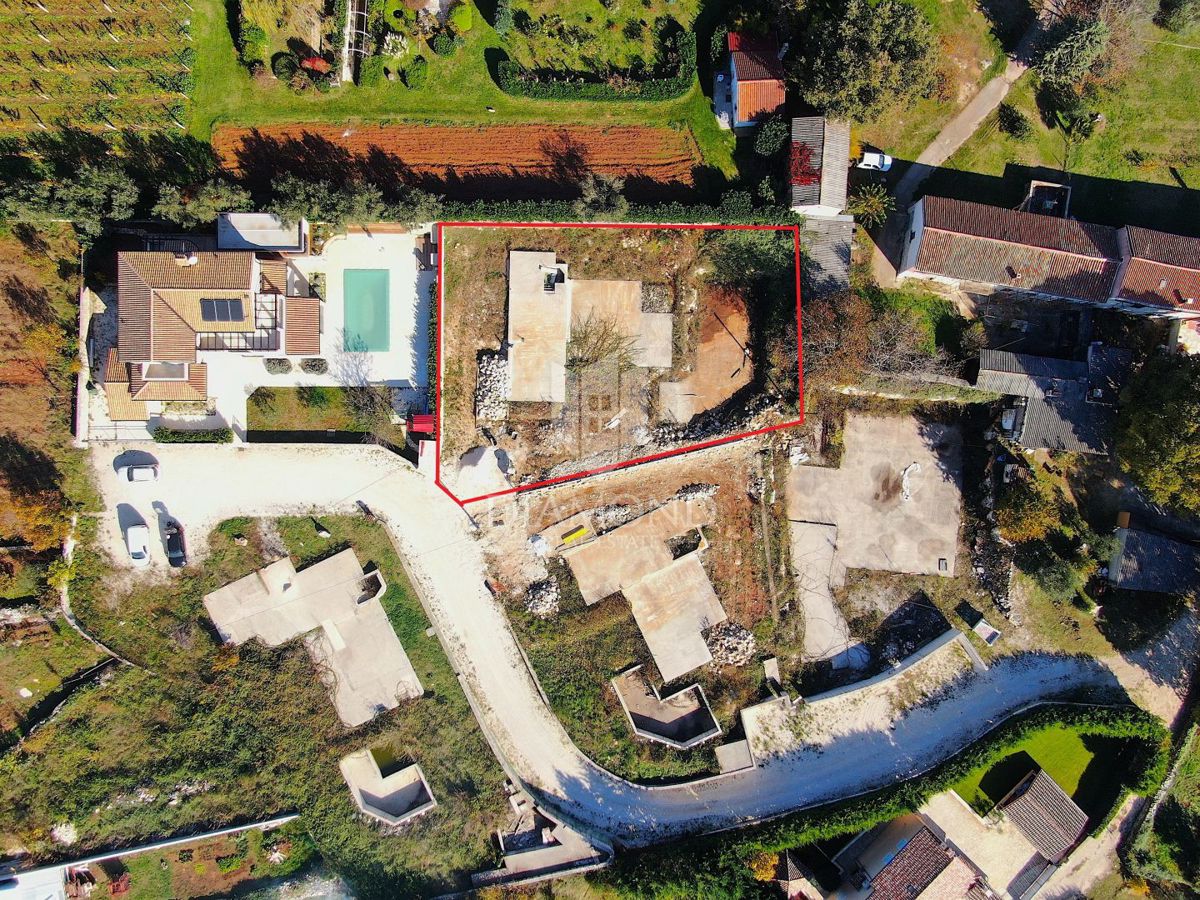 Okolica Svetvinčenta, gradbena parcela s projektom