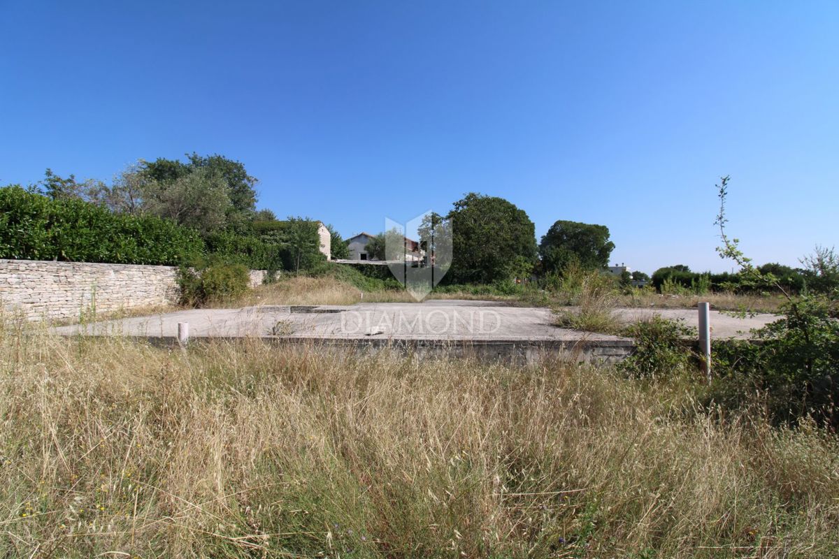 Okolica Svetvinčenta, gradbena parcela s projektom