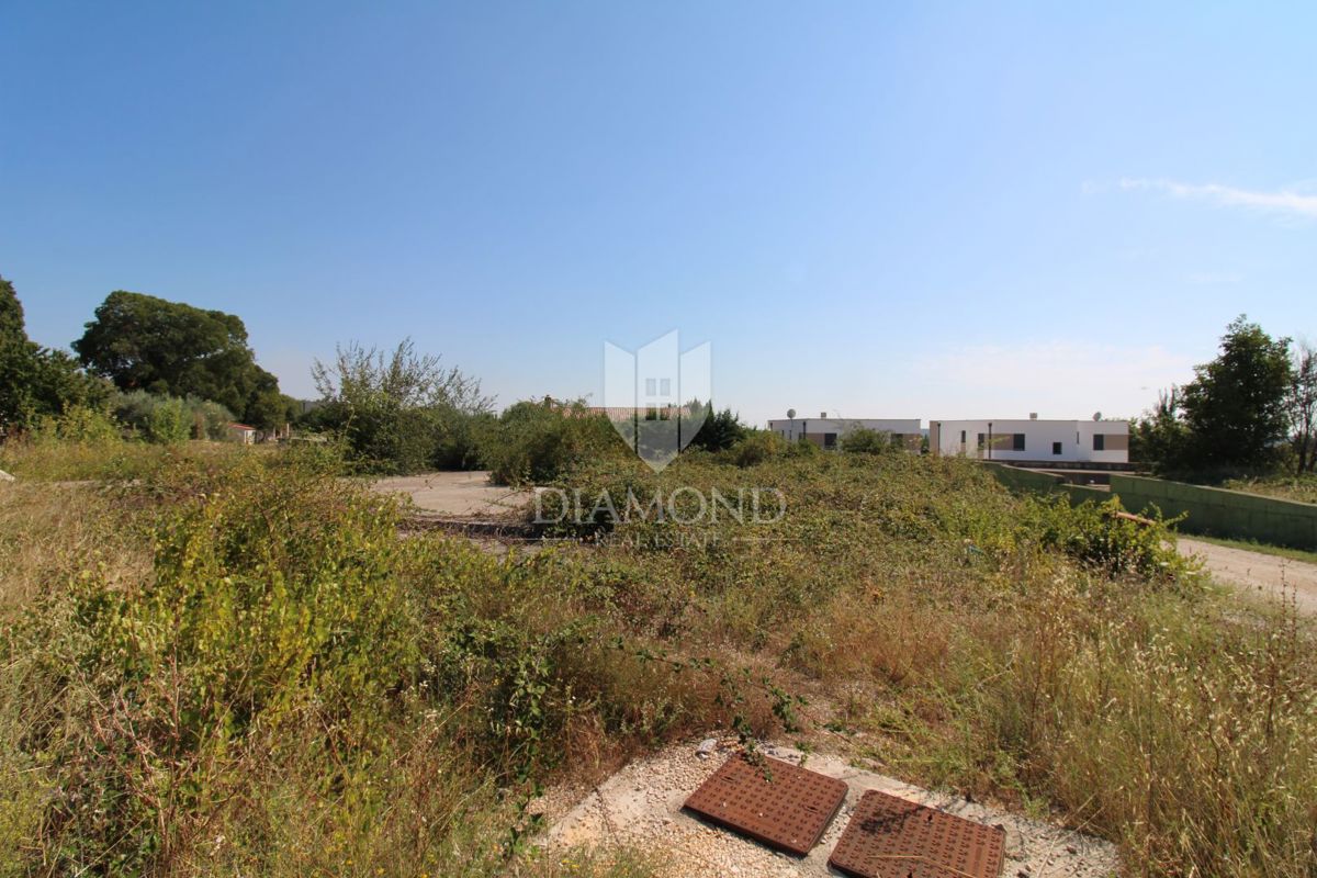 Okolica Svetvinčenta, gradbena parcela s projektom
