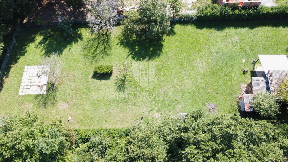 Poreč – ekskluzivno zemljišče 1.265 m², 500 m od morja