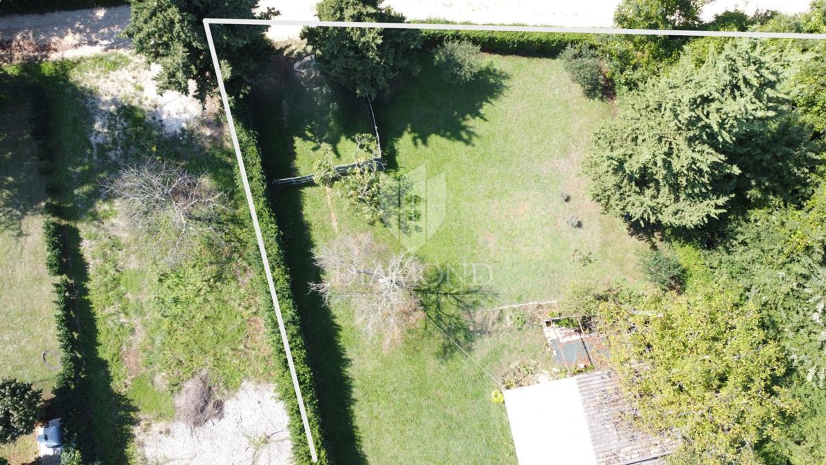 Poreč – ekskluzivno zemljišče 1.265 m², 500 m od morja