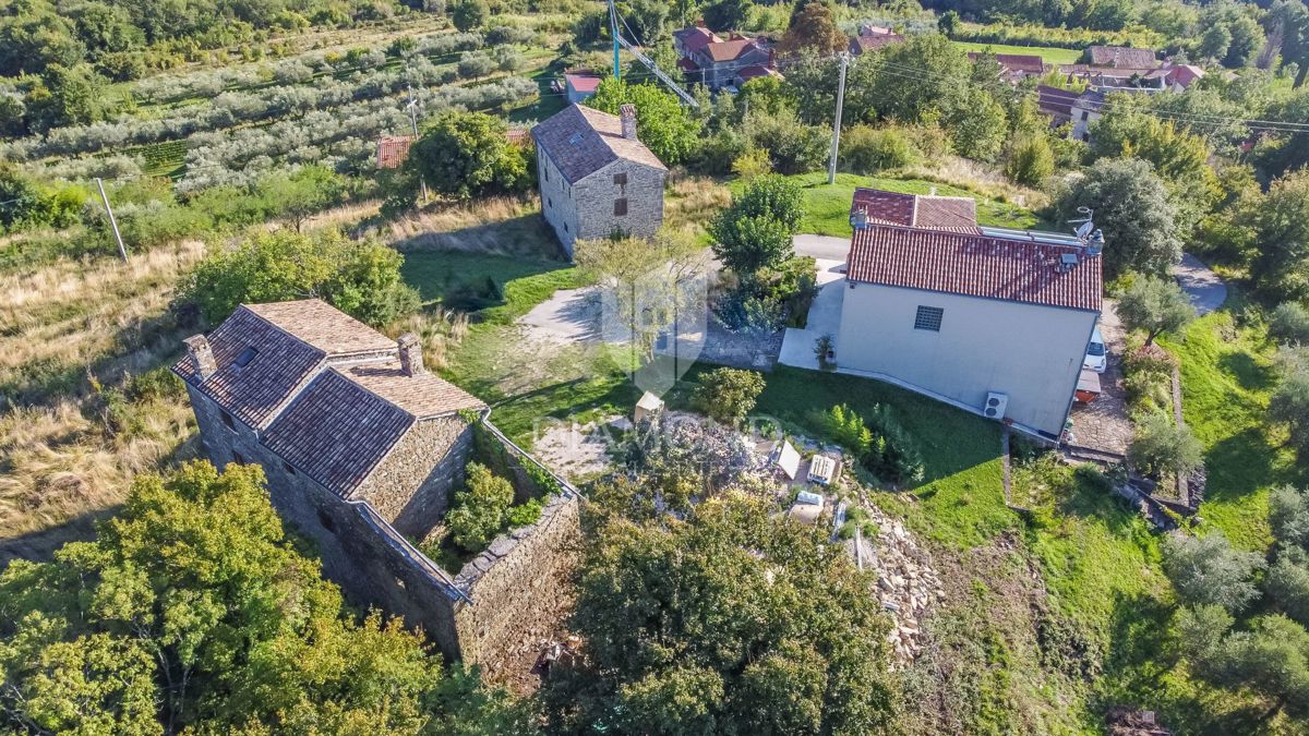 Buje, okolica - samostojna hiša s panoramskim razgledom!