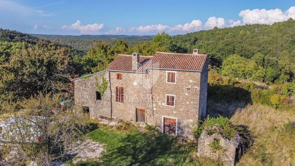 Buje, okolica - samostojna hiša s panoramskim razgledom!