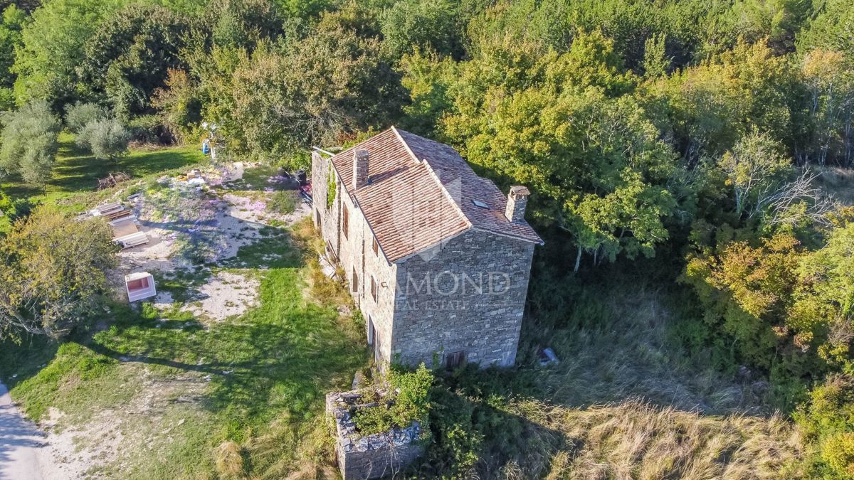 Buje, okolica - samostojna hiša s panoramskim razgledom!