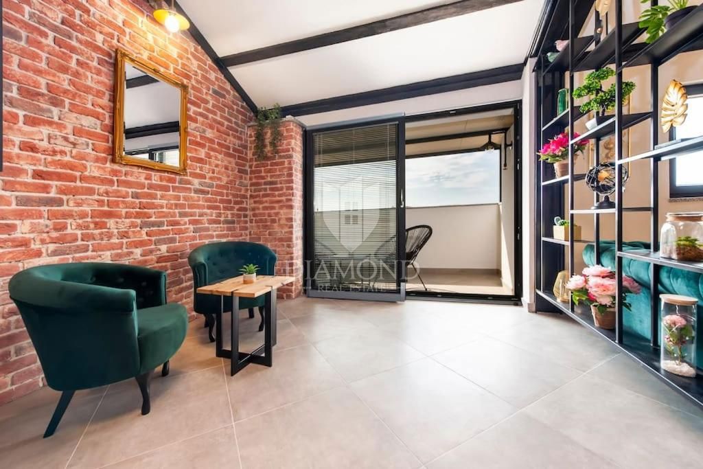 EKSKLUZIVNO pri Diamond! Apartma v Rovinju na iskani lokaciji