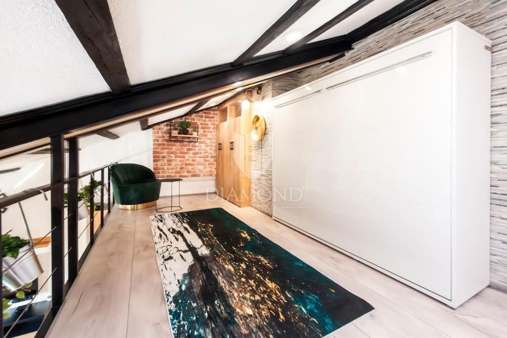 EKSKLUZIVNO pri Diamond! Apartma v Rovinju na iskani lokaciji