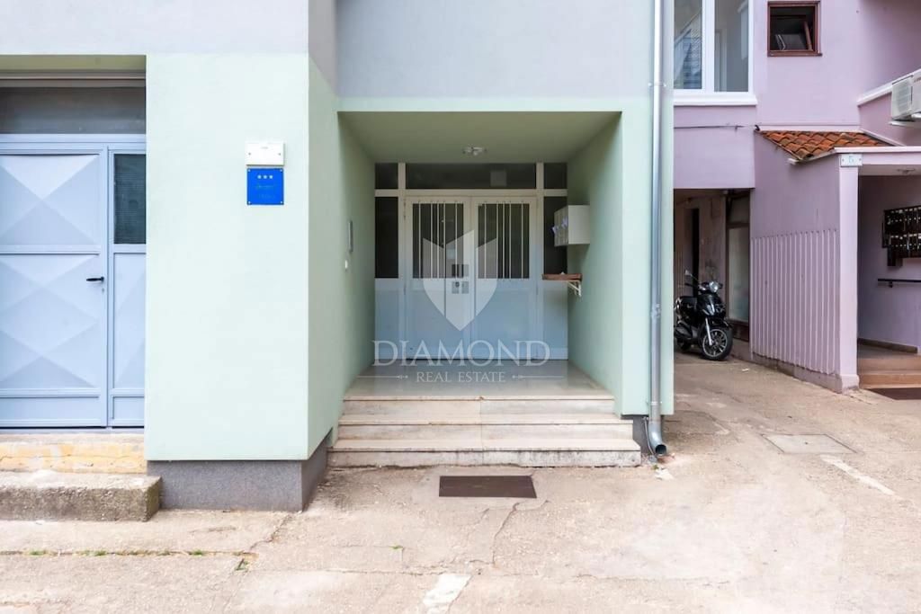 EKSKLUZIVNO pri Diamond! Apartma v Rovinju na iskani lokaciji