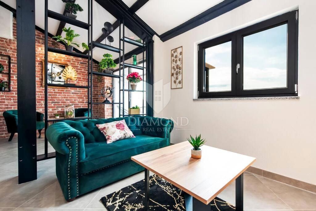 EKSKLUZIVNO pri Diamond! Apartma v Rovinju na iskani lokaciji
