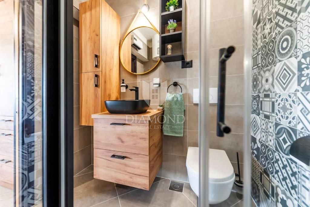 EKSKLUZIVNO pri Diamond! Apartma v Rovinju na iskani lokaciji