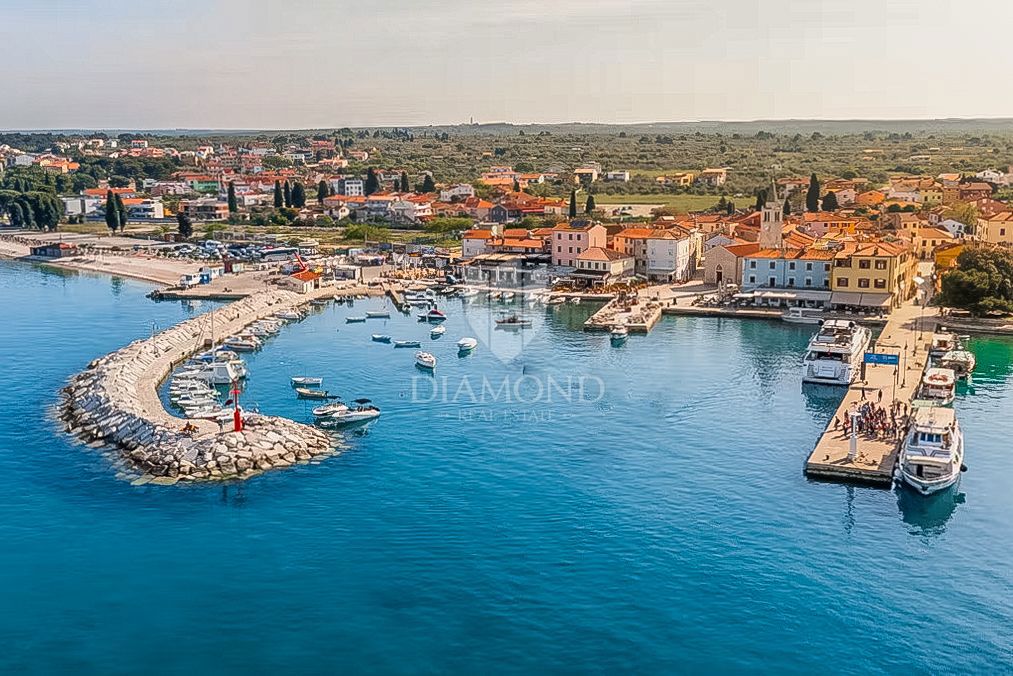 PRILOŽNOST! Nova hiša z bazenom v bližini Fažane