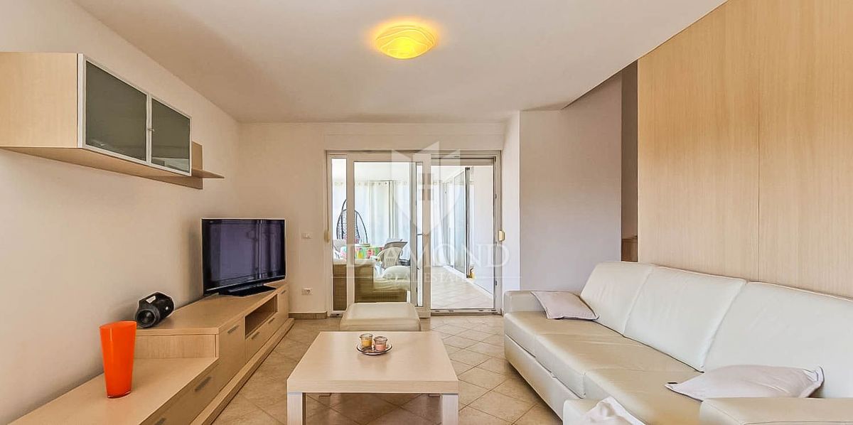 Umag, okolica, čudovito stanovanje 116 m2 s pogledom na morje