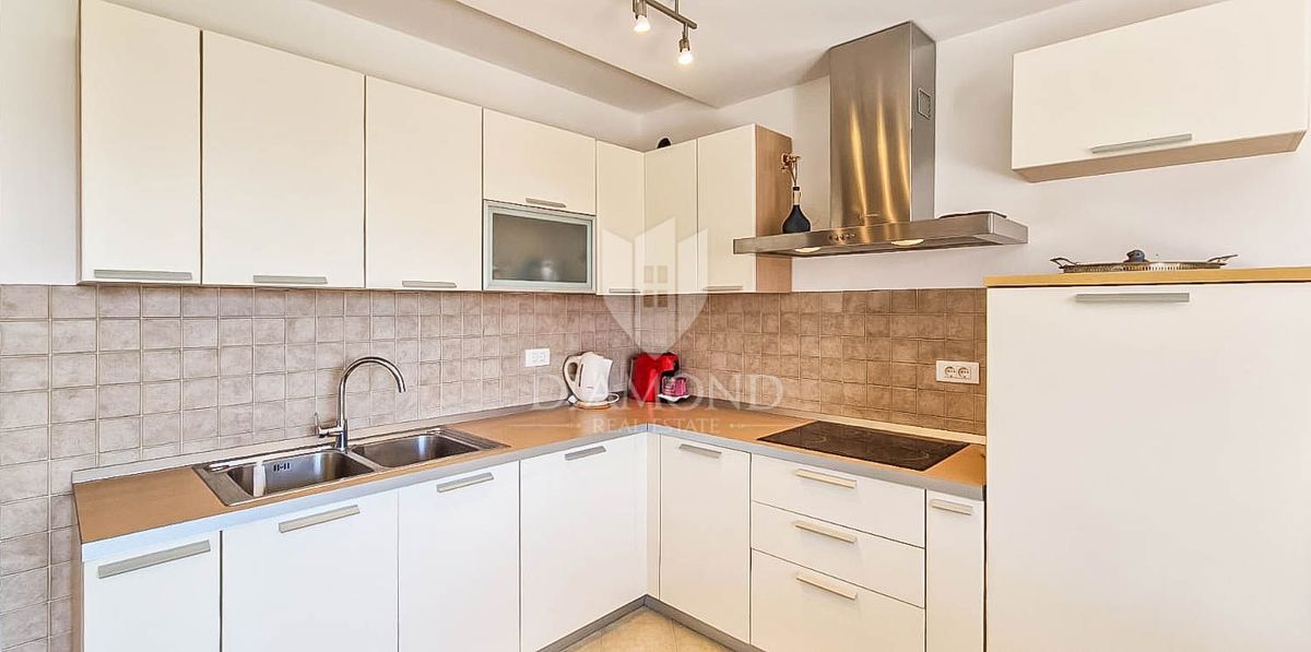 Umag, okolica, čudovito stanovanje 116 m2 s pogledom na morje