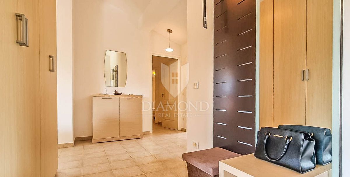 Umag, okolica, čudovito stanovanje 116 m2 s pogledom na morje