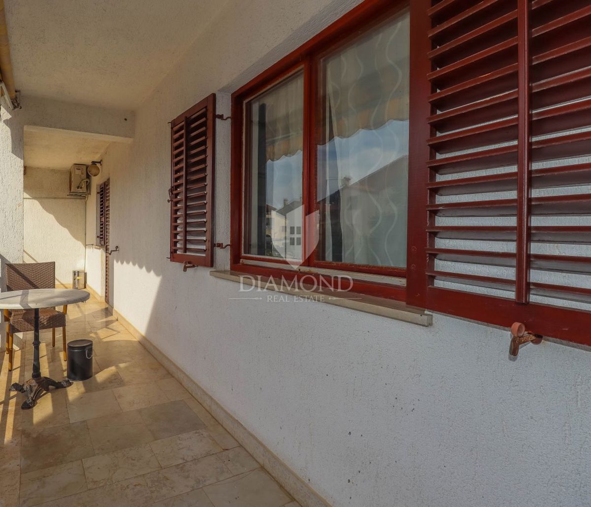 Stanovanje za prenovo in garsonjera v bližini centra Rovinja