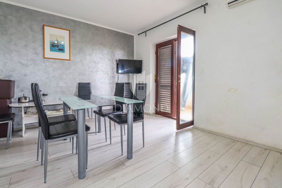 Stanovanje za prenovo in garsonjera v bližini centra Rovinja