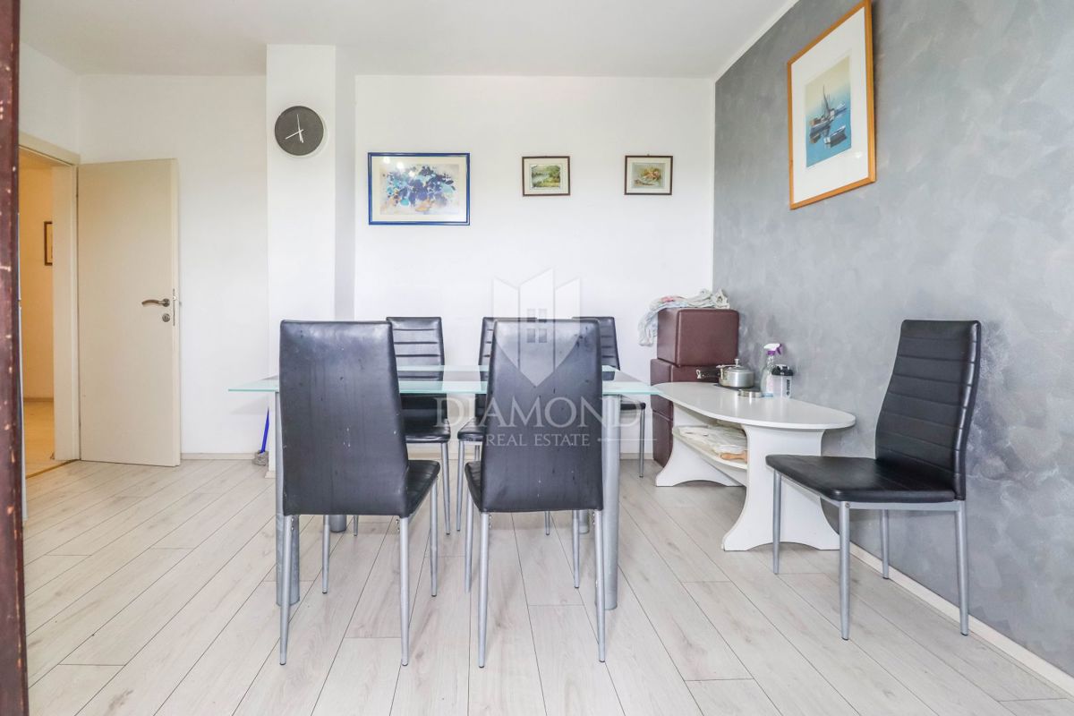 Stanovanje za prenovo in garsonjera v bližini centra Rovinja