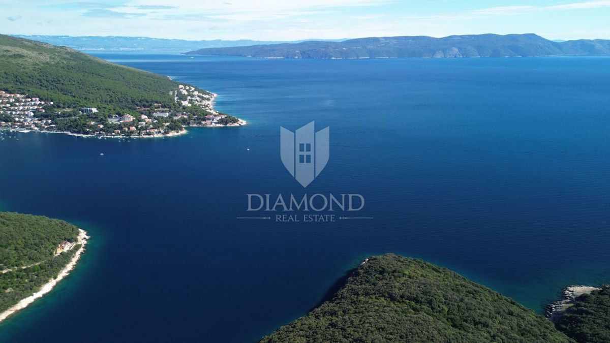 Kmetijska zemljišča ob morju naprodaj – Rabac, Istra