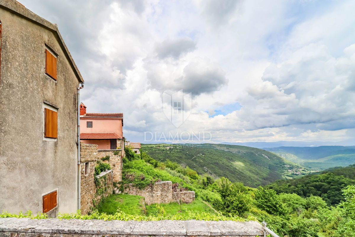 Atraktivna hiša z nepozabnim razgledom! 