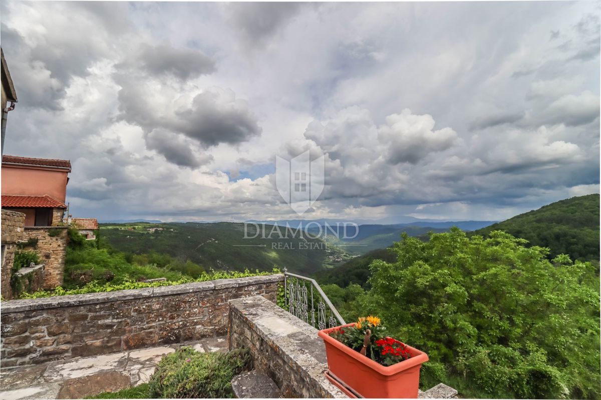 Atraktivna hiša z nepozabnim razgledom! 