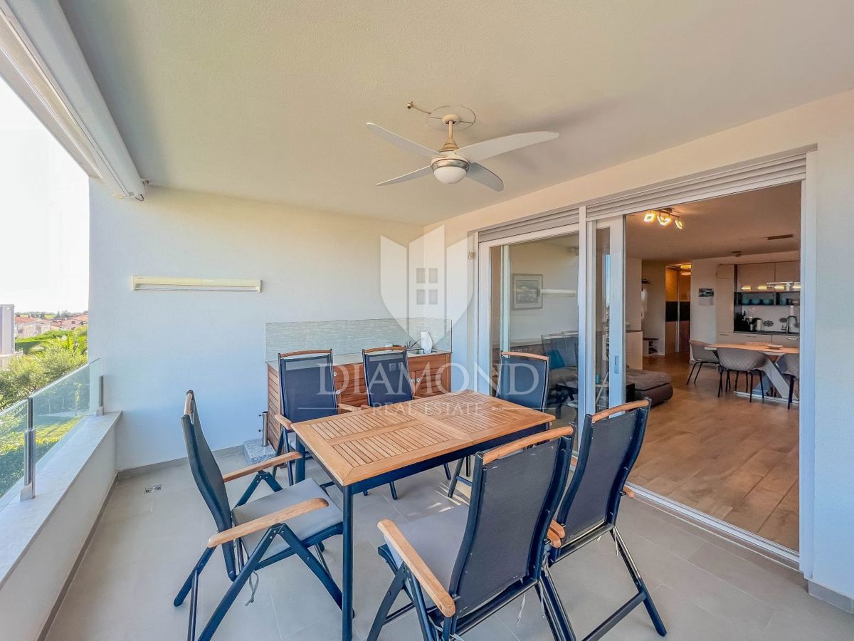 Novigrad, moderno stanovanje s pogledom na morje