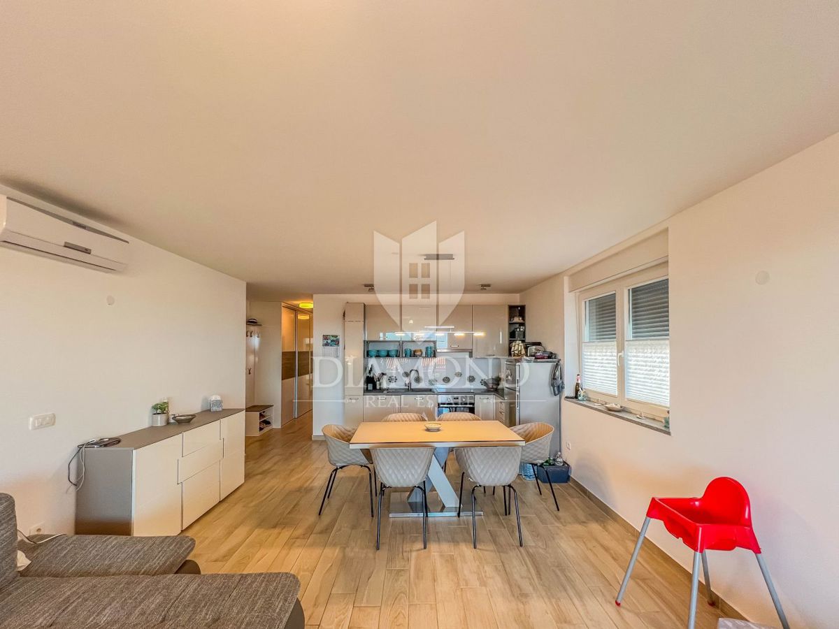 Novigrad, moderno stanovanje s pogledom na morje