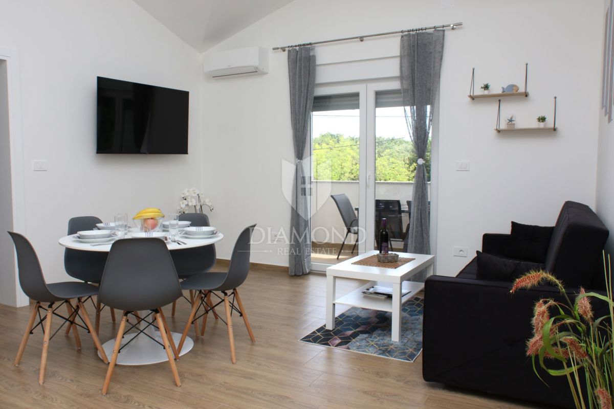 Umag, okolica, moderna hiša z bazenom in 3 ločenimi enotami!