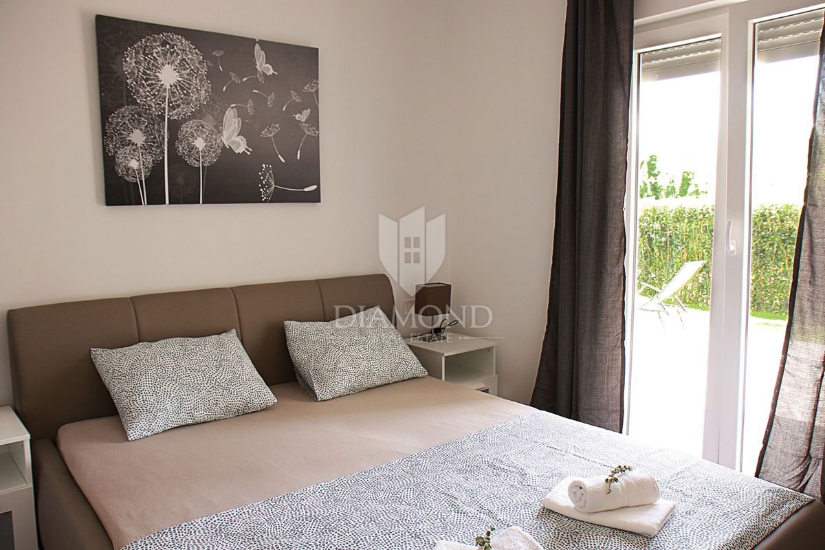 Umag, okolica, moderna hiša z bazenom in 3 ločenimi enotami!