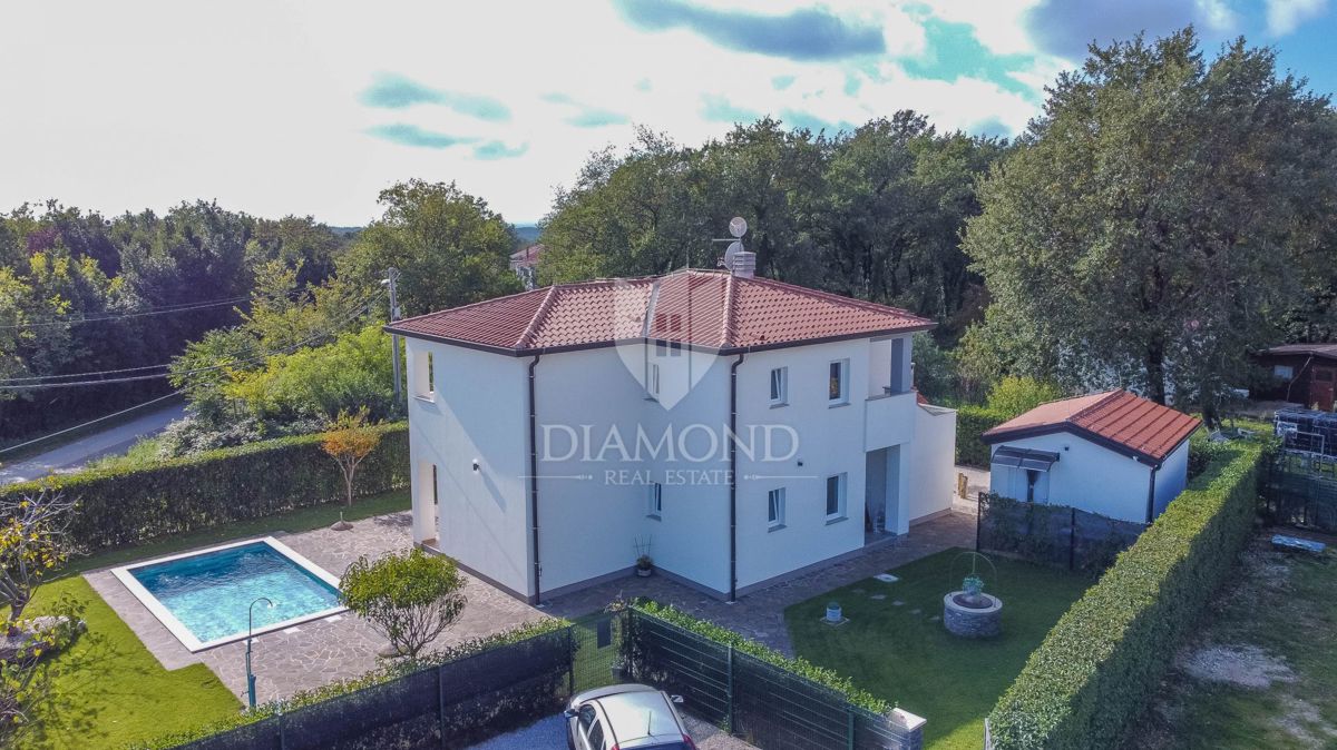 Umag, okolica, moderna hiša z bazenom in 3 ločenimi enotami!