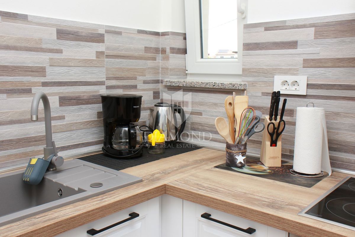 Umag, okolica, moderna hiša z bazenom in 3 ločenimi enotami!