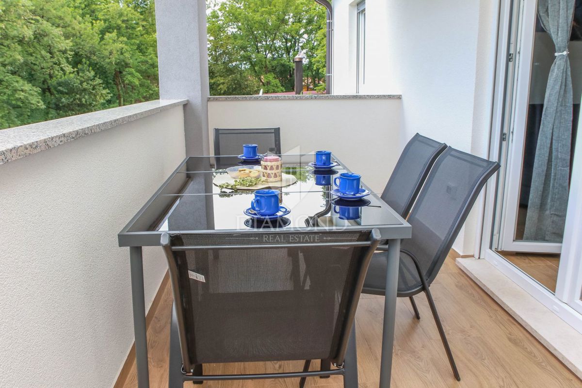 Umag, okolica, moderna hiša z bazenom in 3 ločenimi enotami!