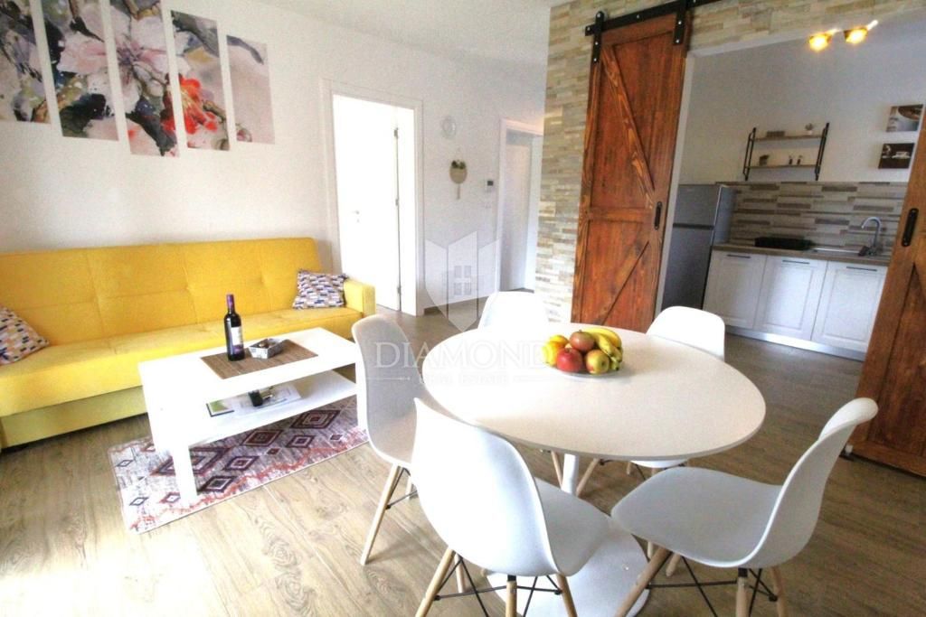 Umag, okolica, moderna hiša z bazenom in 3 ločenimi enotami!