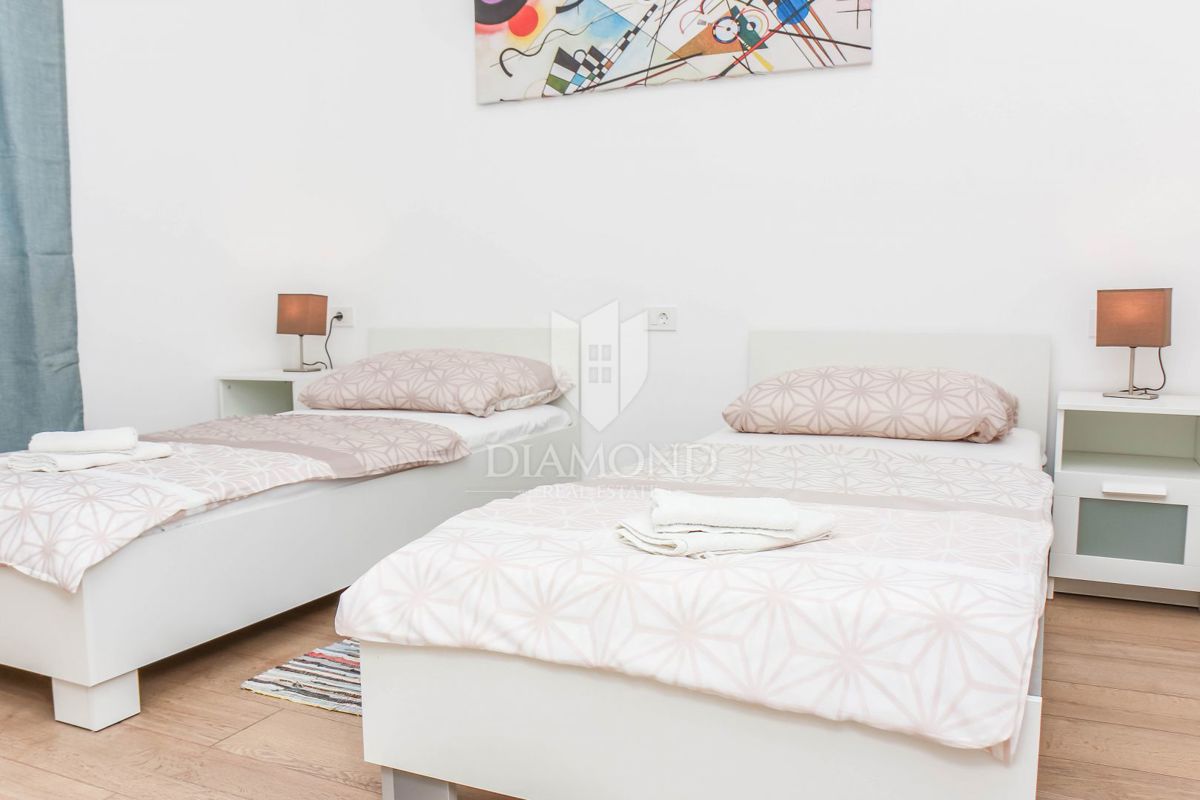 Umag, okolica, moderna hiša z bazenom in 3 ločenimi enotami!