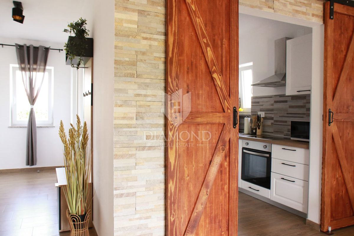 Umag, okolica, moderna hiša z bazenom in 3 ločenimi enotami!